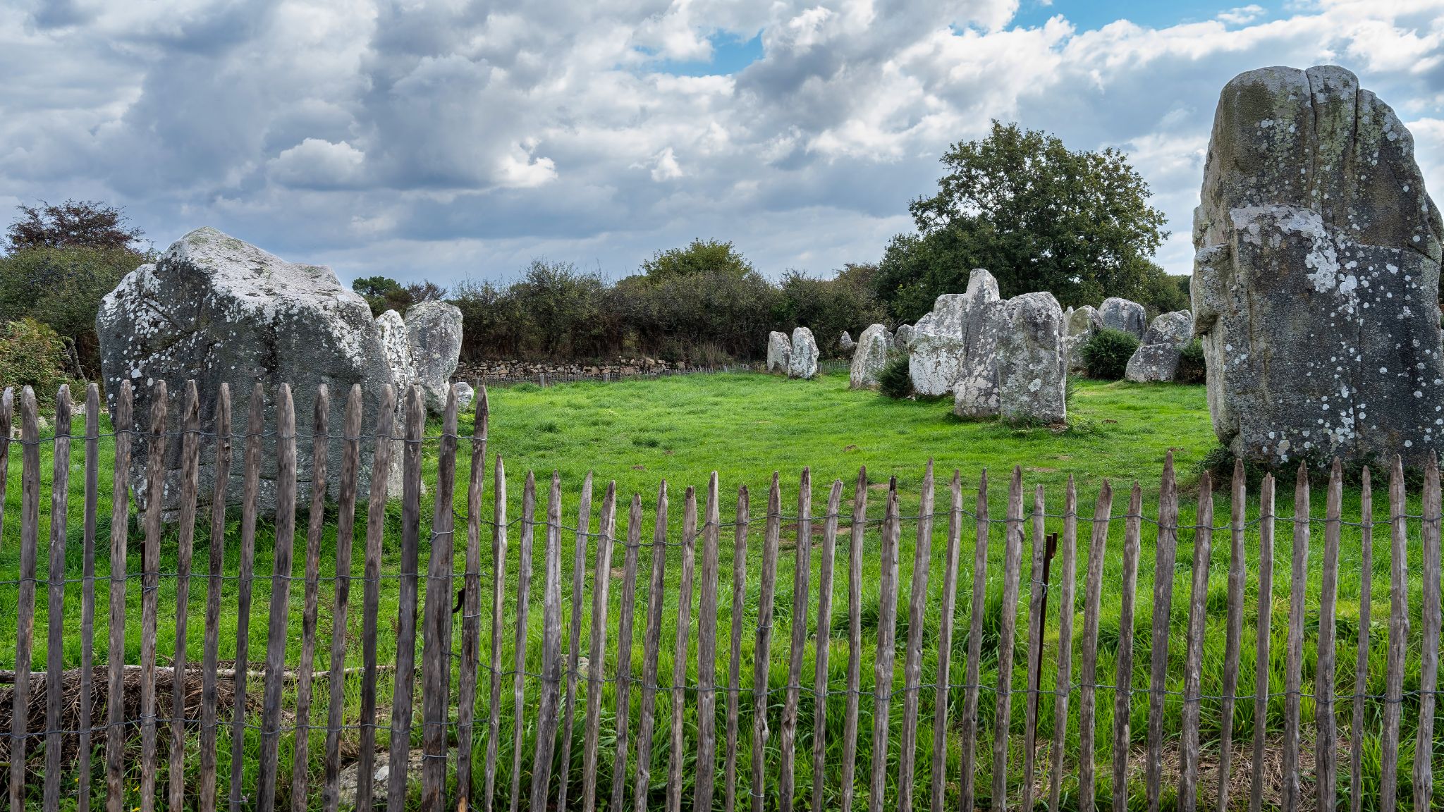 20250925 134739 Erdeven   Alignements de Kerzérho, Rue des Menhirs, Kerzerho